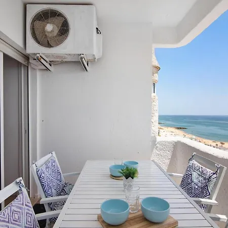 Moderno E Renovado T2 * Quarteira