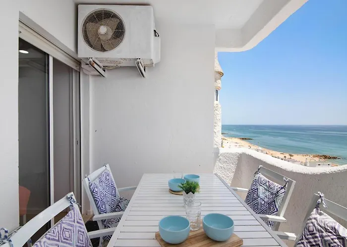 Moderno E Renovado T2 * Quarteira