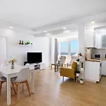 Apartment Moderno E Renovado T2 *