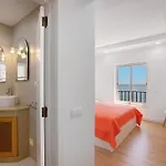 Moderno E Renovado T2 Quarteira